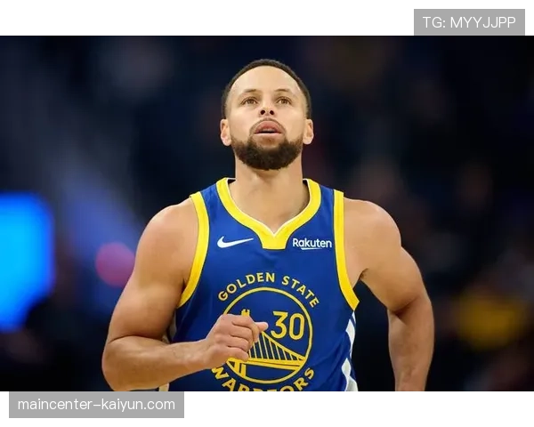 勇士进攻逻辑：库里无球跑动牵制，追梦发牌创造机会